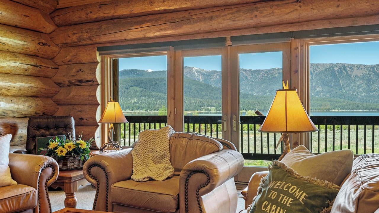 Photo of Livingroom in West Yellowstone