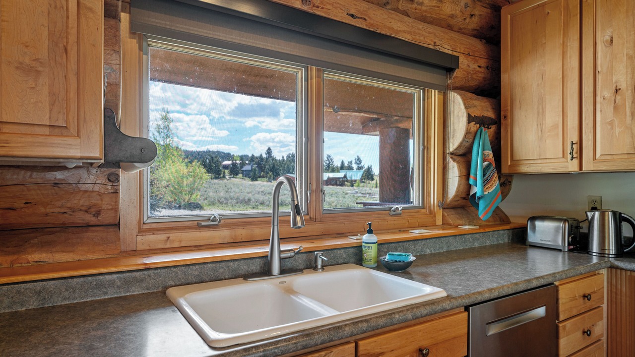 Photo of Kitchen in West Yellowstone