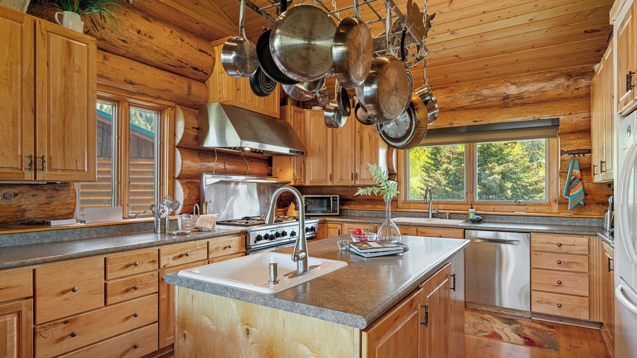 Photo of Kitchen in West Yellowstone