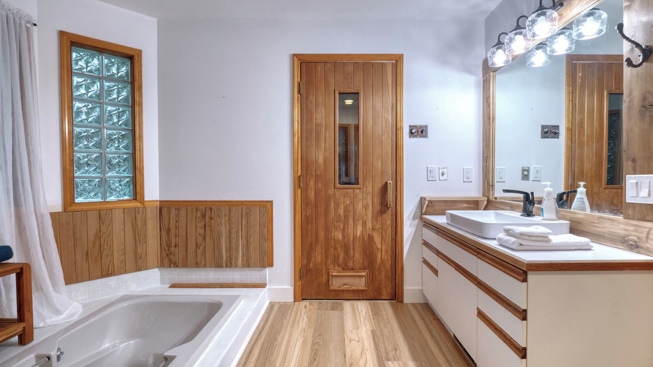 Photo of Bathroom in Point Roberts