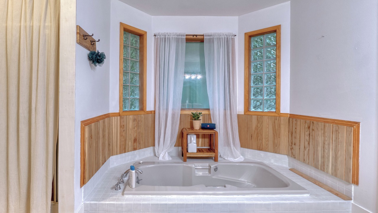 Photo of Bathroom in Point Roberts