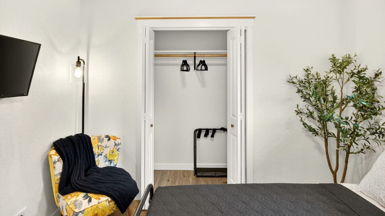 Photo of Bedroom in Cave Junction
