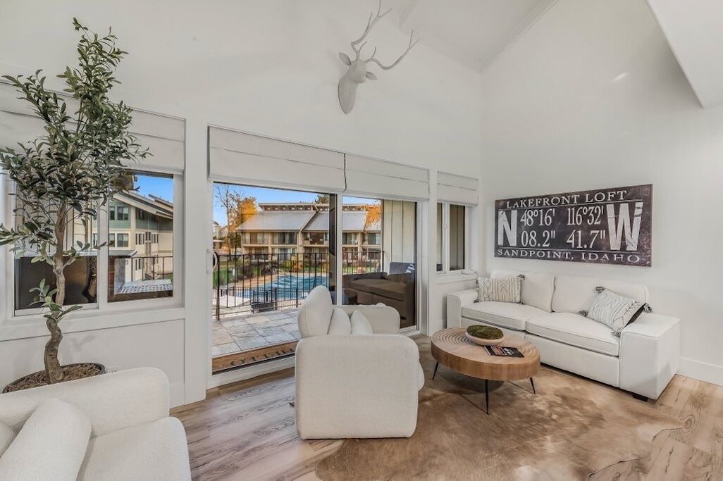Photo of Livingroom in Sandpoint
