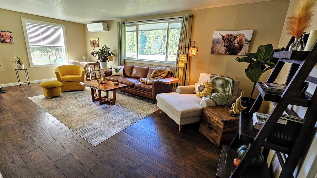 Photo of Livingroom in Myrtle Creek