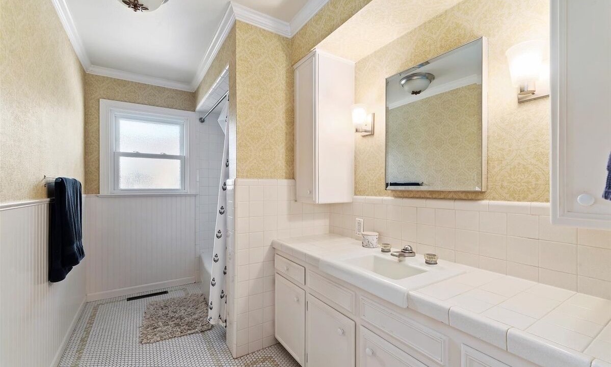 Photo of Bathroom in Central Rim