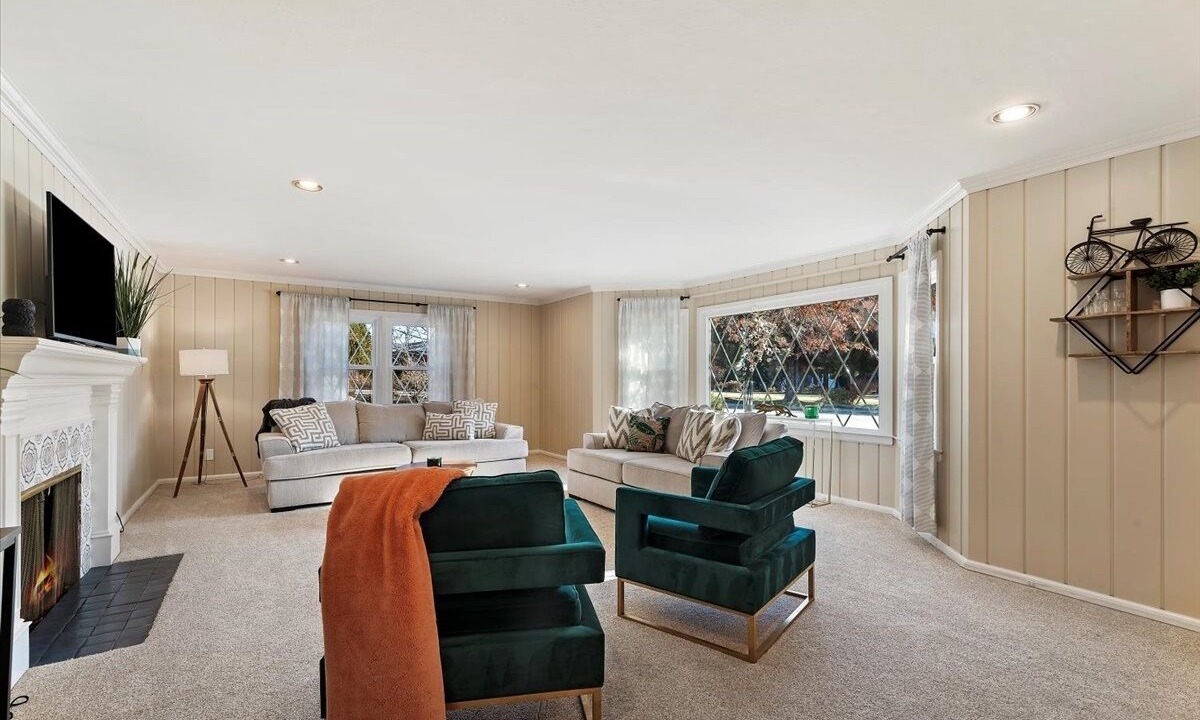 Photo of Livingroom in Central Rim