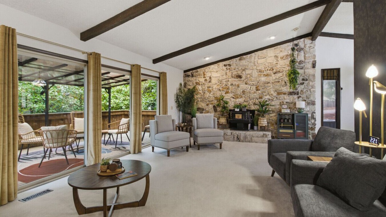 Photo of Livingroom in Roseburg