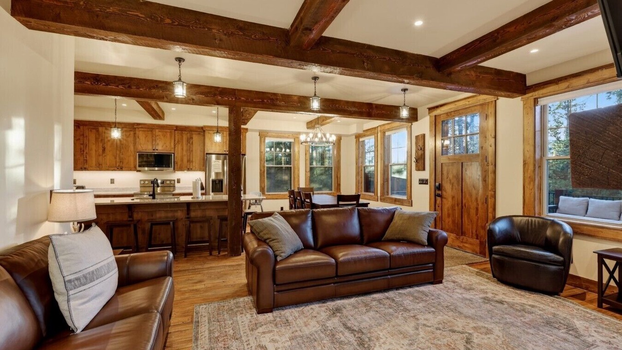Photo of Livingroom in Island Park