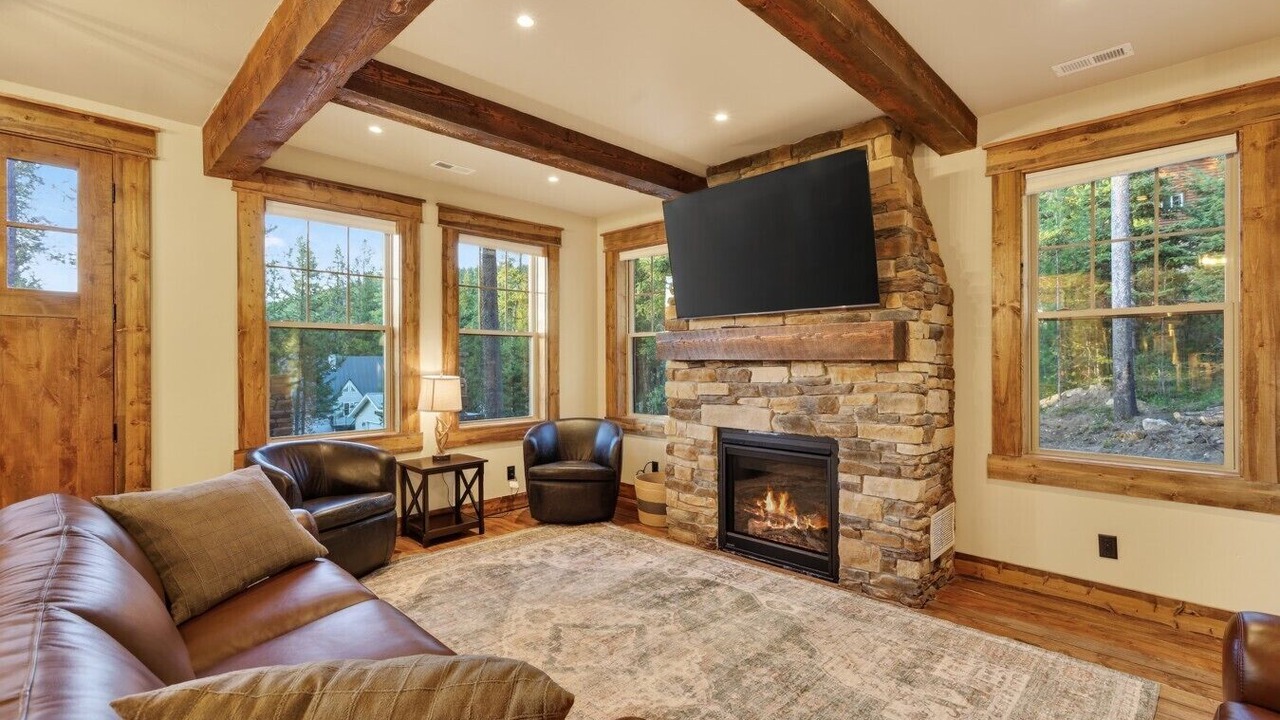 Photo of Livingroom in Island Park