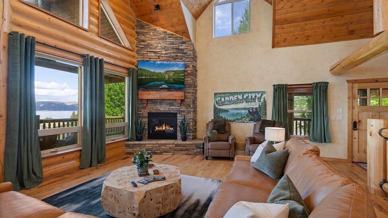 Photo of Livingroom in Cherimoya Hill
