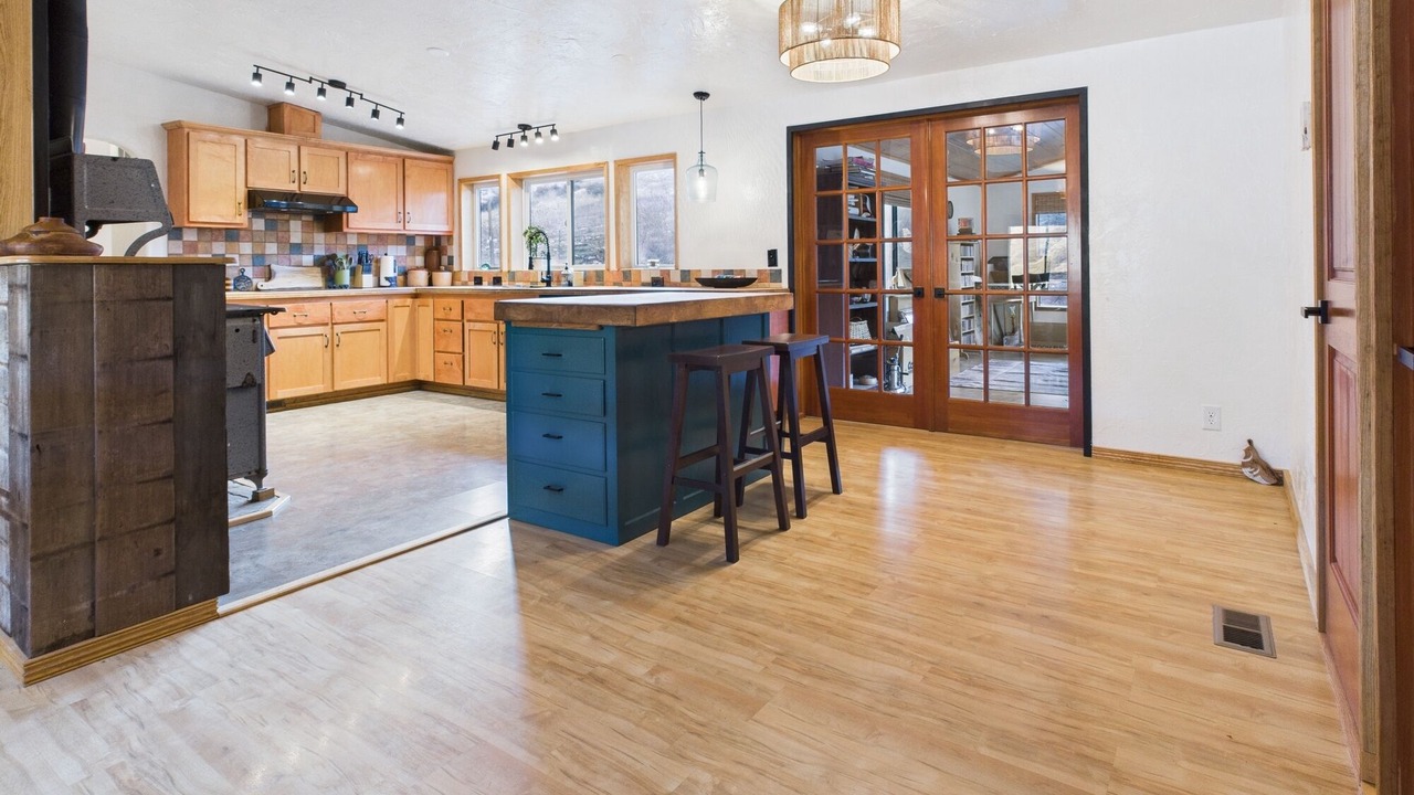 Photo of Kitchen in White Bird