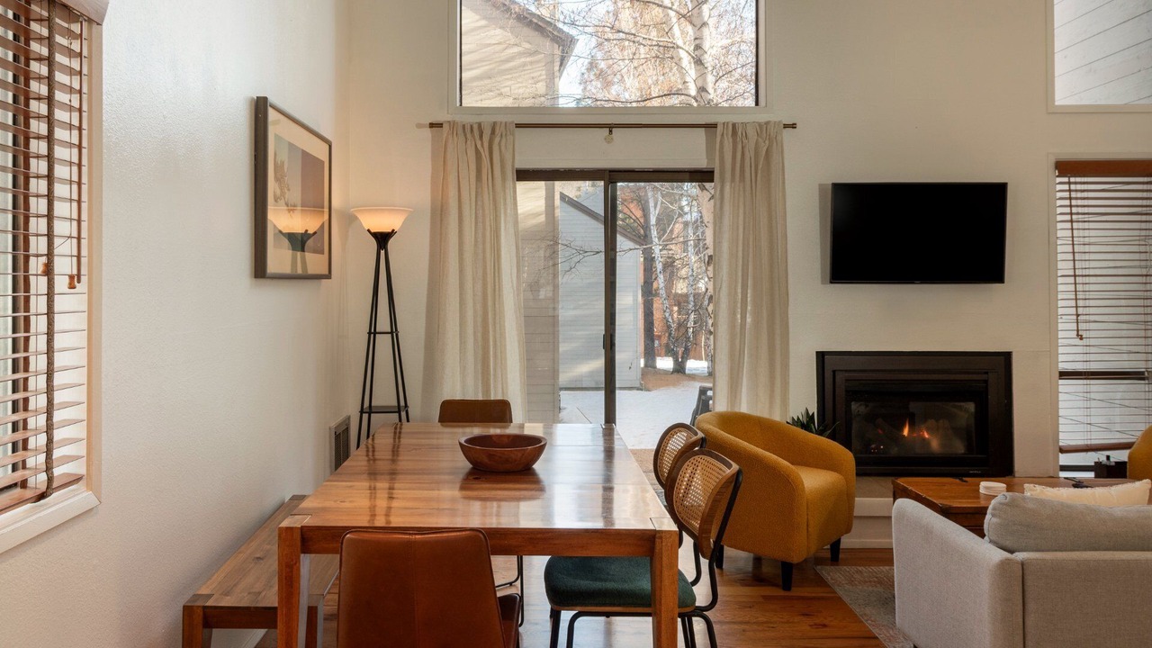 Photo of Livingroom in Elkhorn Village