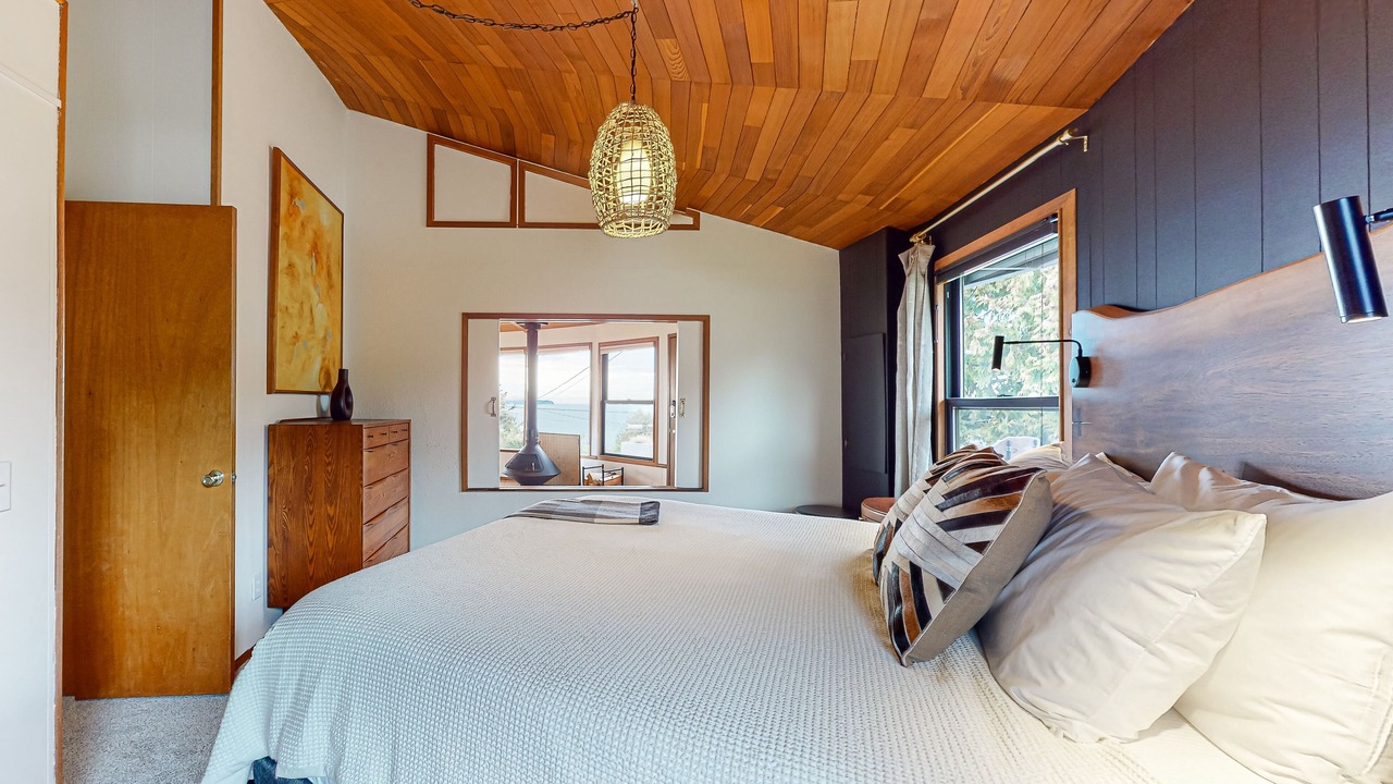 Photo of Bedroom in Coupeville