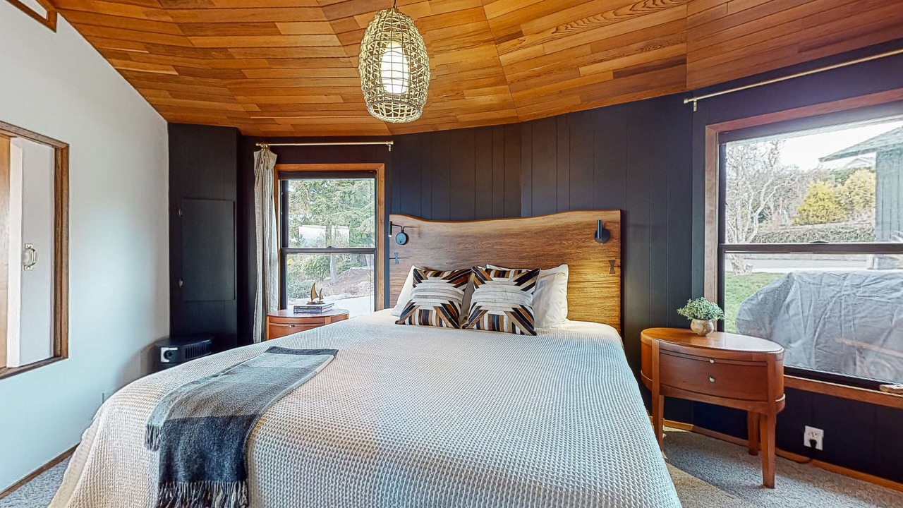 Photo of Bedroom in Coupeville