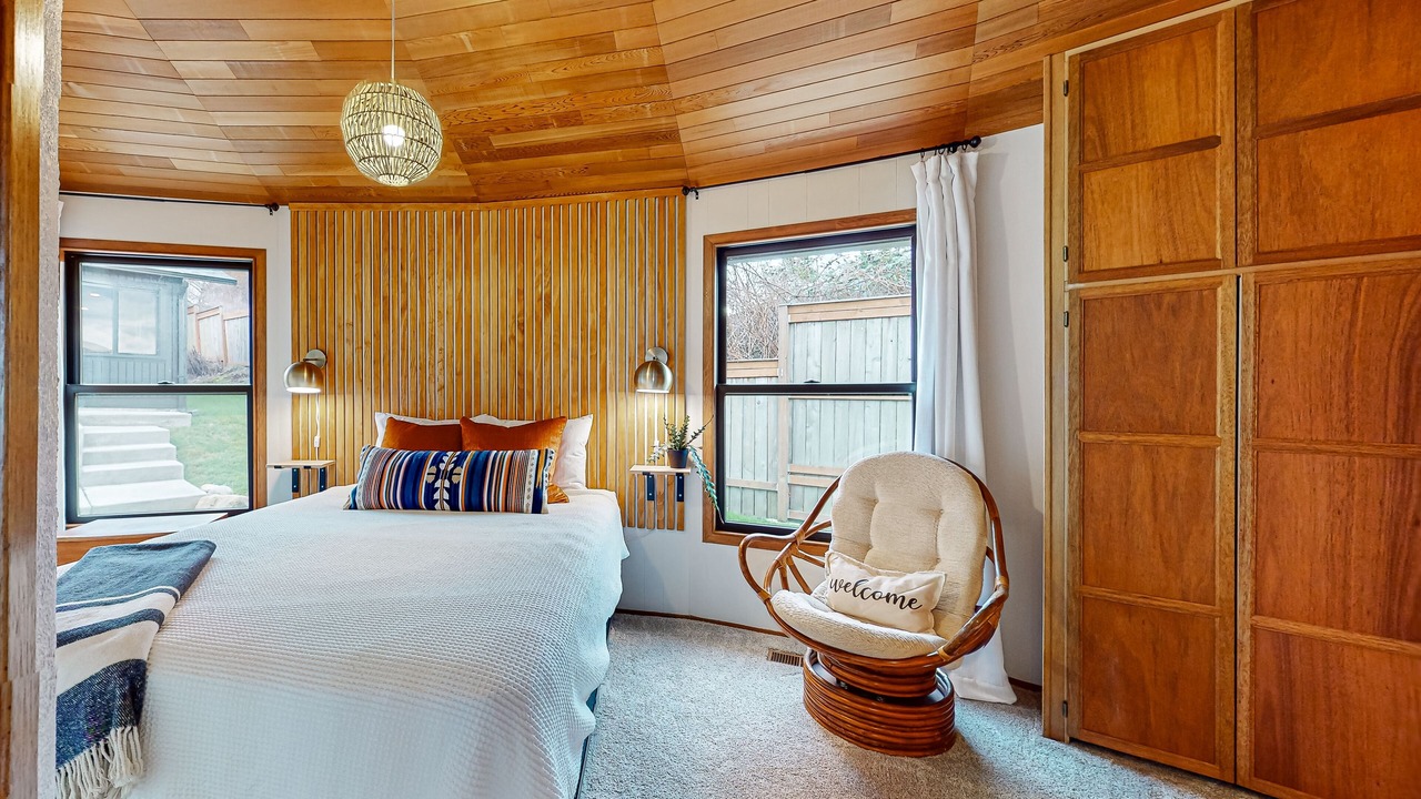 Photo of Bedroom in Coupeville