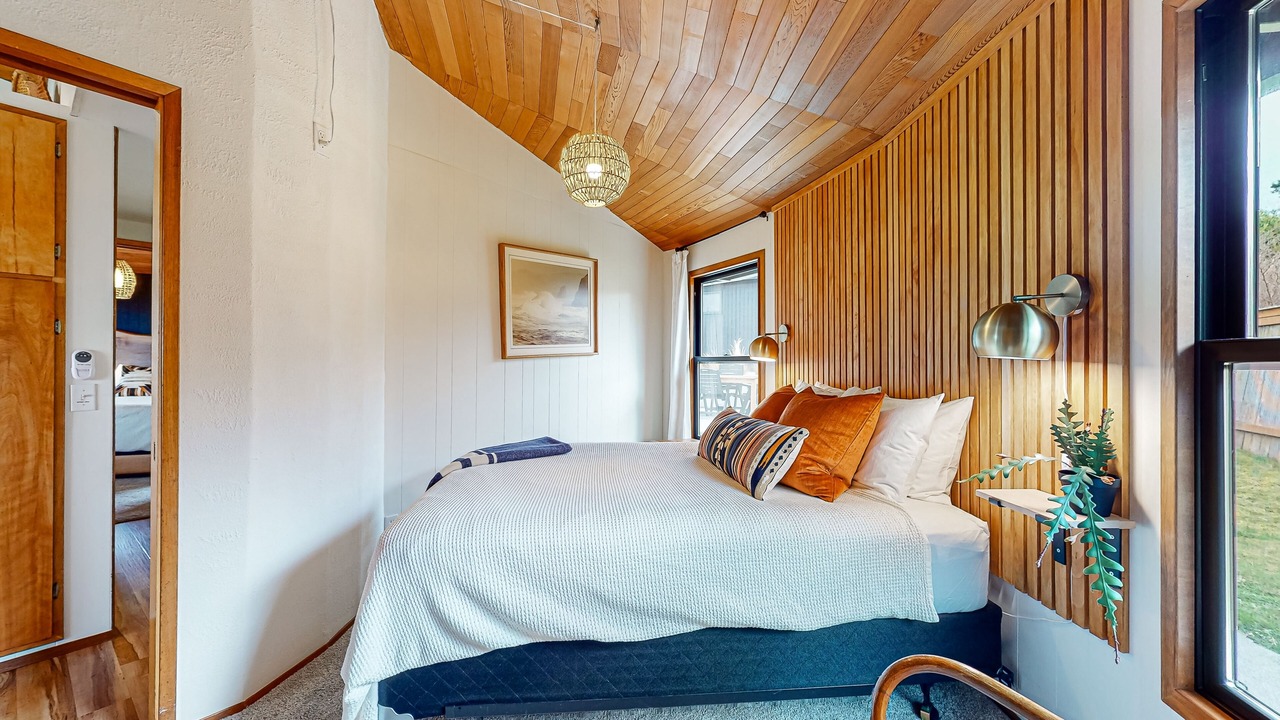 Photo of Bedroom in Coupeville
