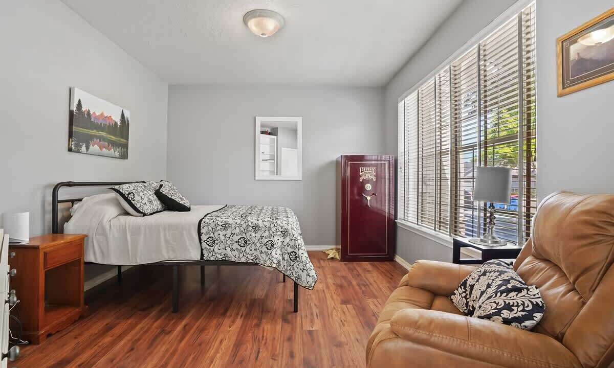 Photo of Bedroom in Eagle