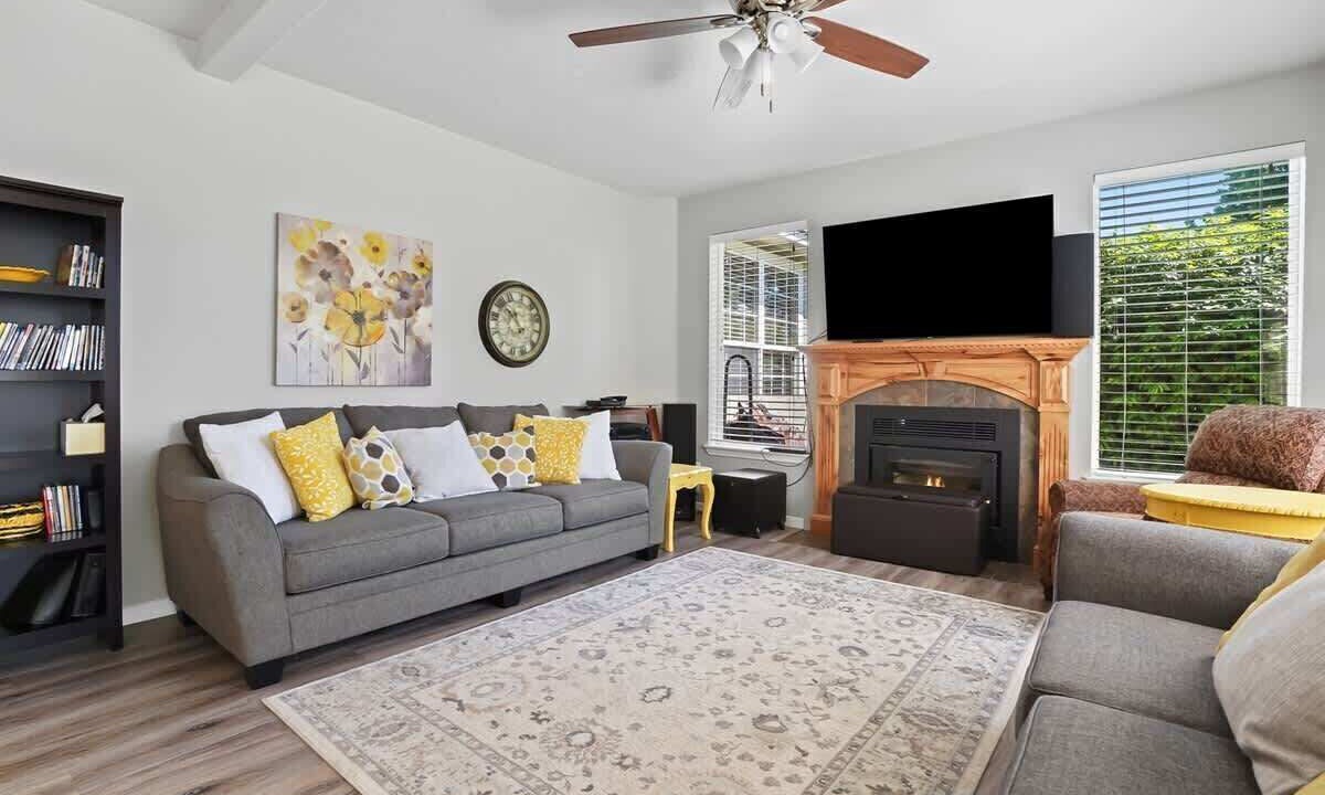 Photo of Livingroom in Eagle
