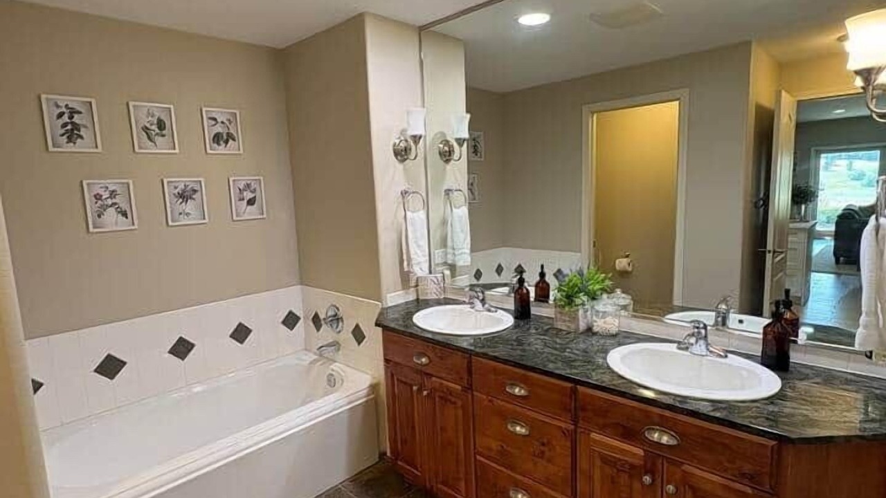 Photo of Bathroom in Colbert