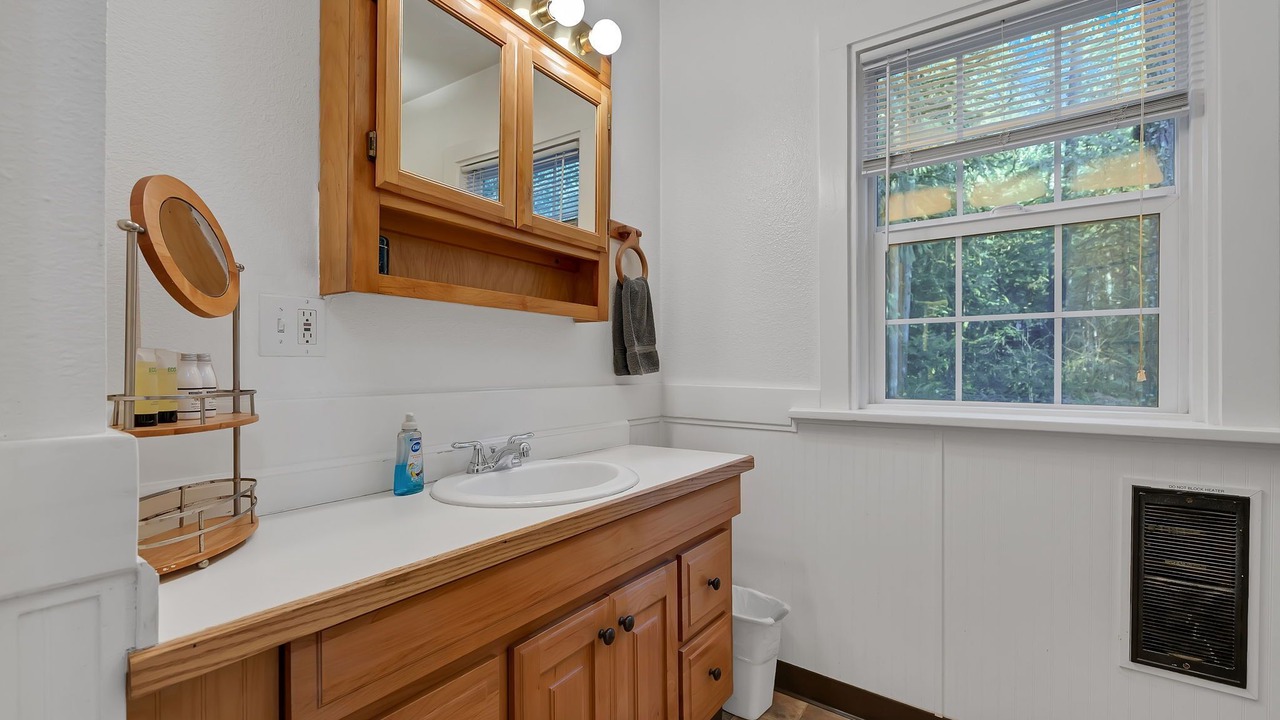 Photo of Bathroom in Rhododendron