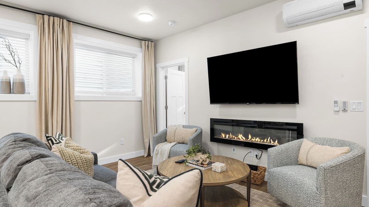 Photo of Livingroom in West Valley