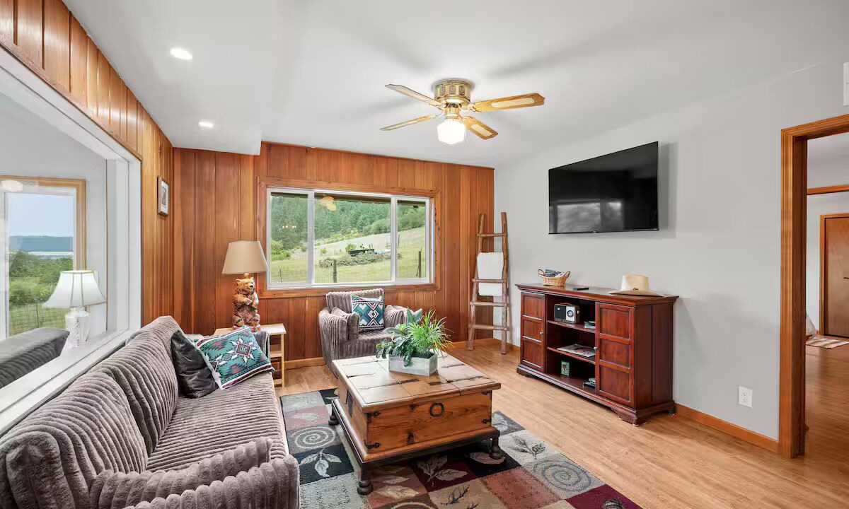 Photo of Livingroom in Harrison