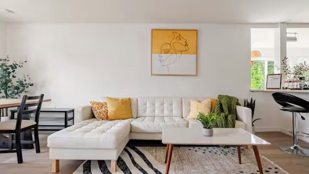Photo of Livingroom in Loyal Heights