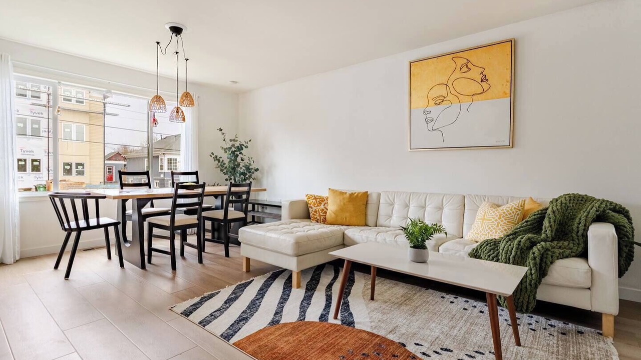 Photo of Livingroom in Loyal Heights