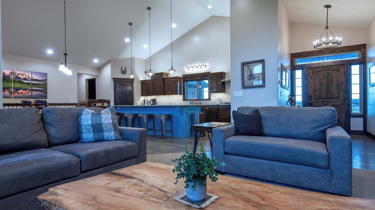 Photo of Livingroom in Leigh Creek Estates