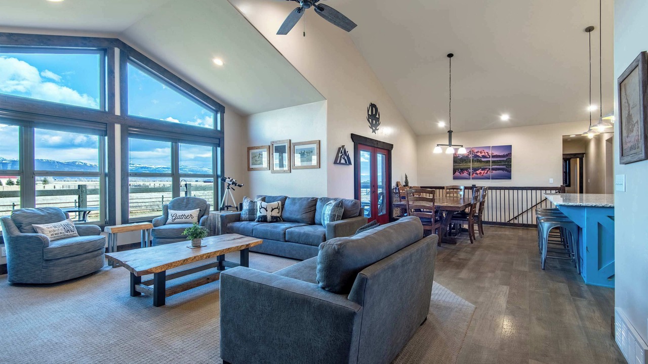Photo of Livingroom in Leigh Creek Estates