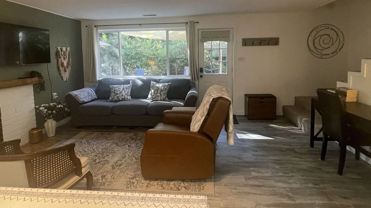 Photo of Livingroom in SeaTac