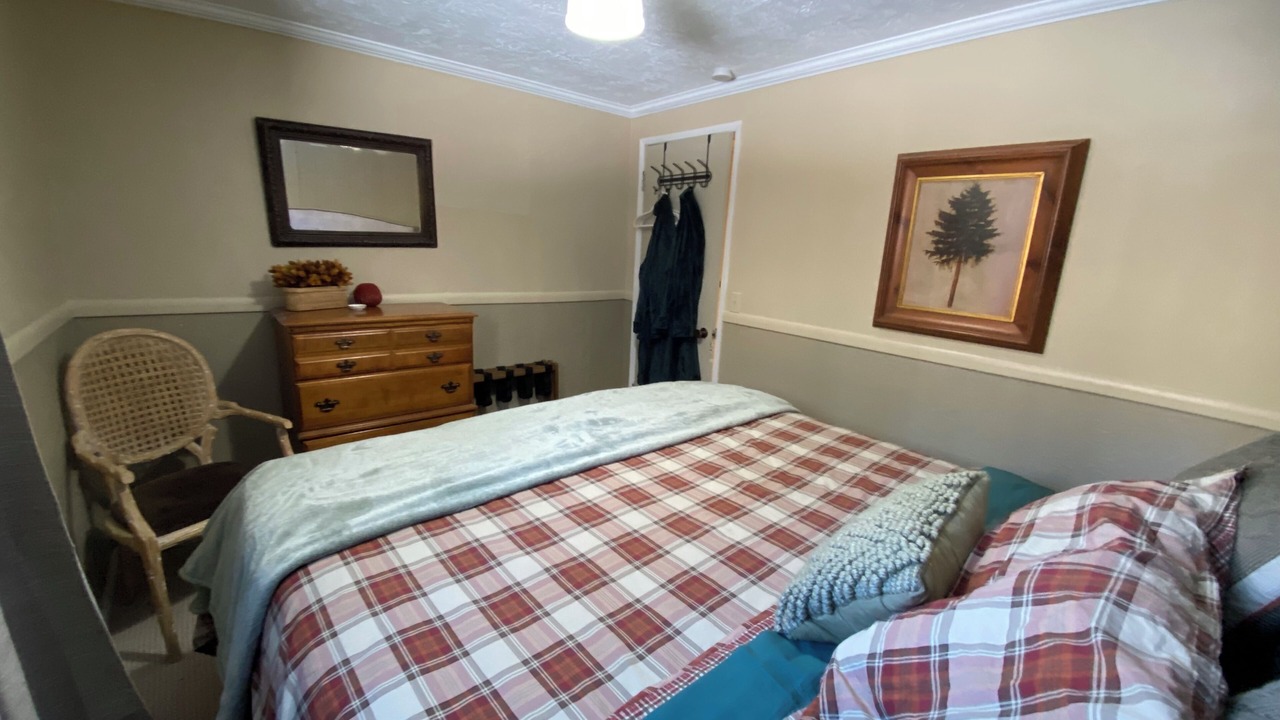Photo of Bedroom in Midway