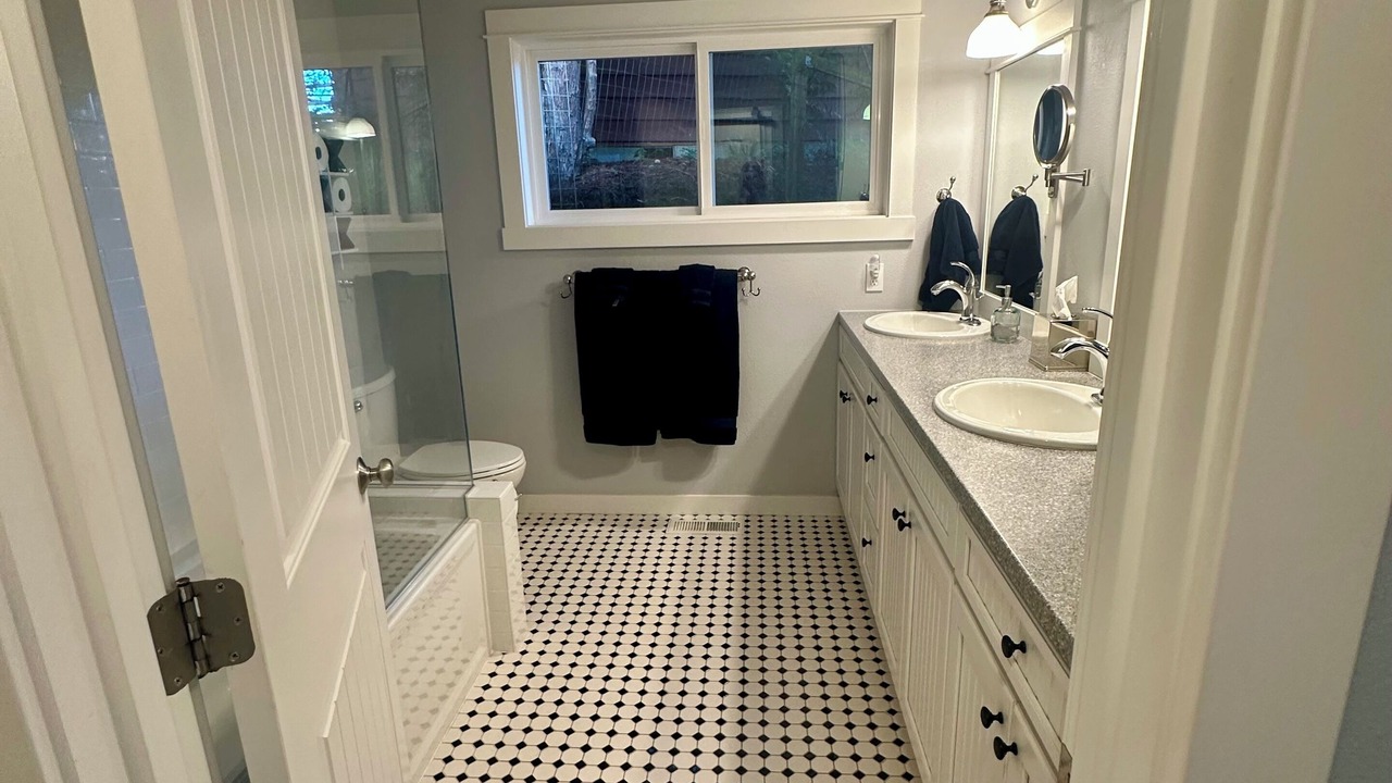 Photo of Bathroom in Greenbank