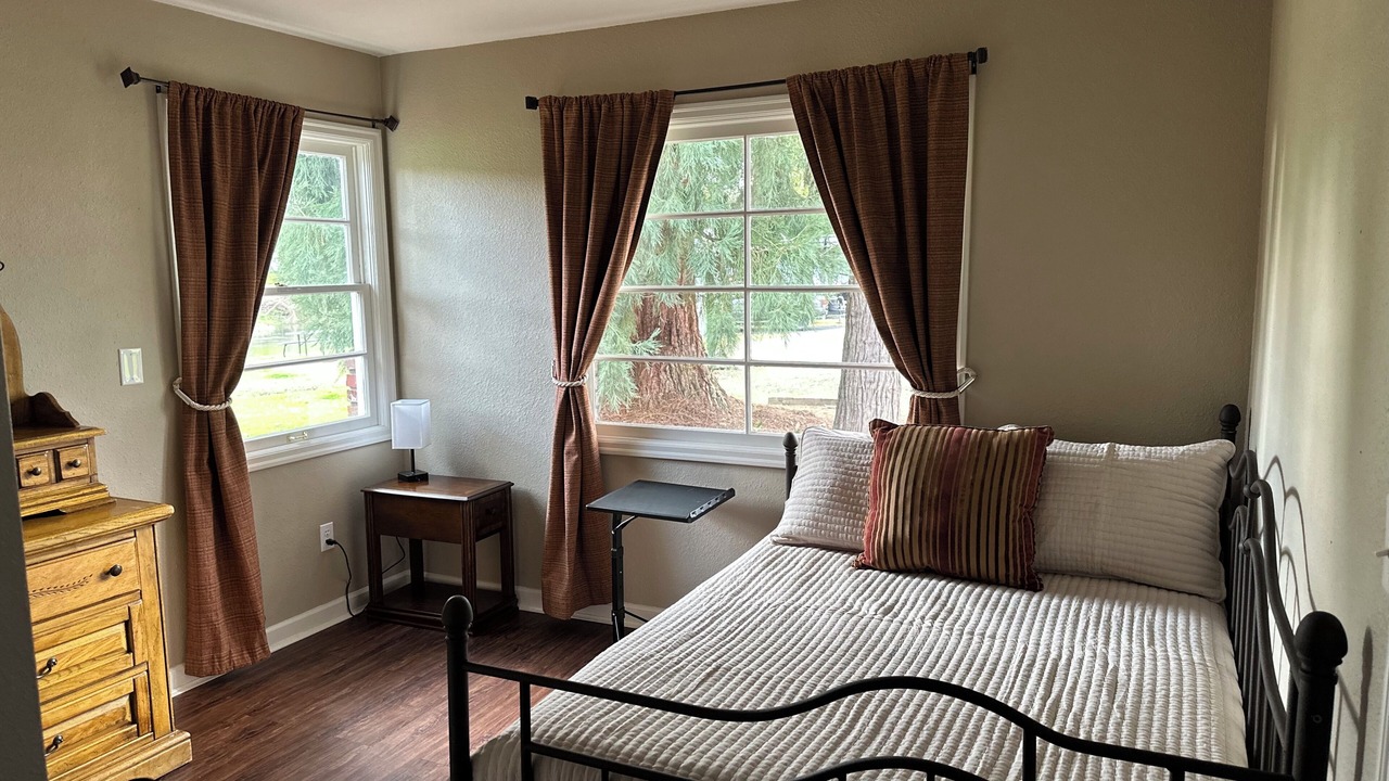 Photo of Bedroom in Green