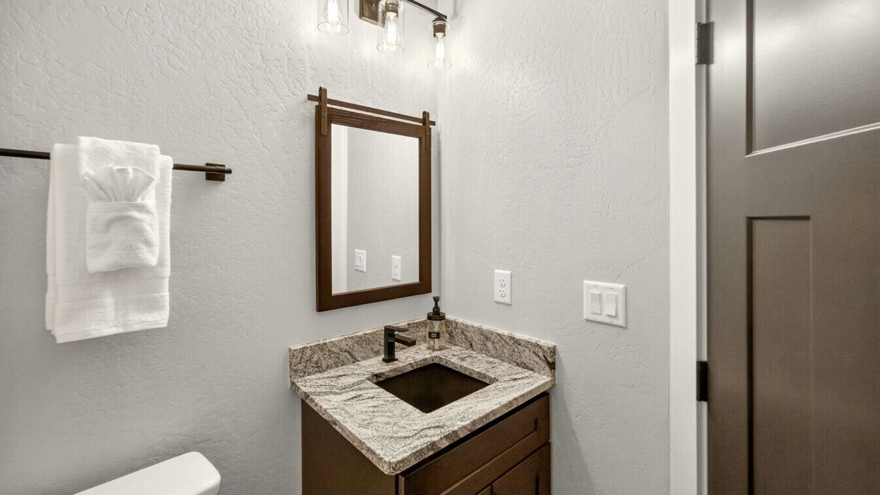 Photo of Bathroom in Klamath Falls