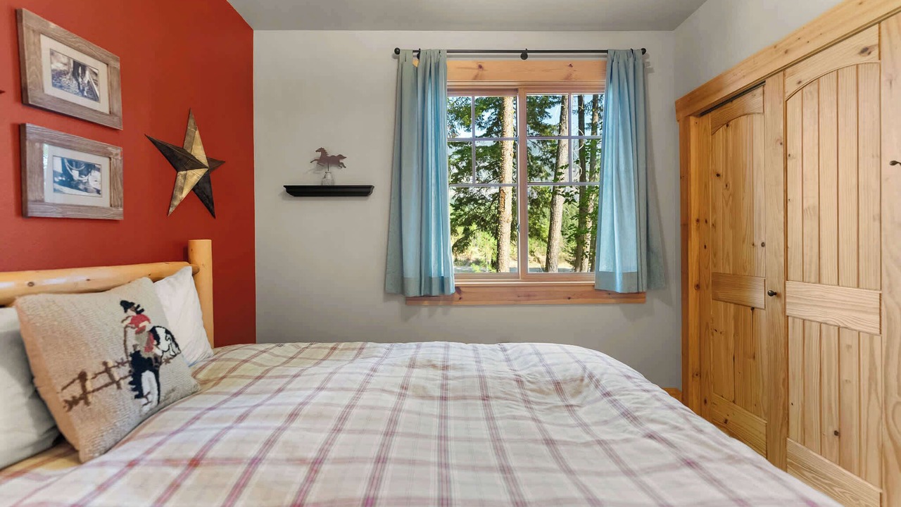 Photo of Bedroom in Mazama