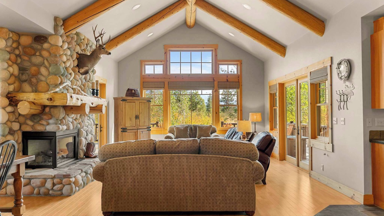 Photo of Livingroom in Mazama
