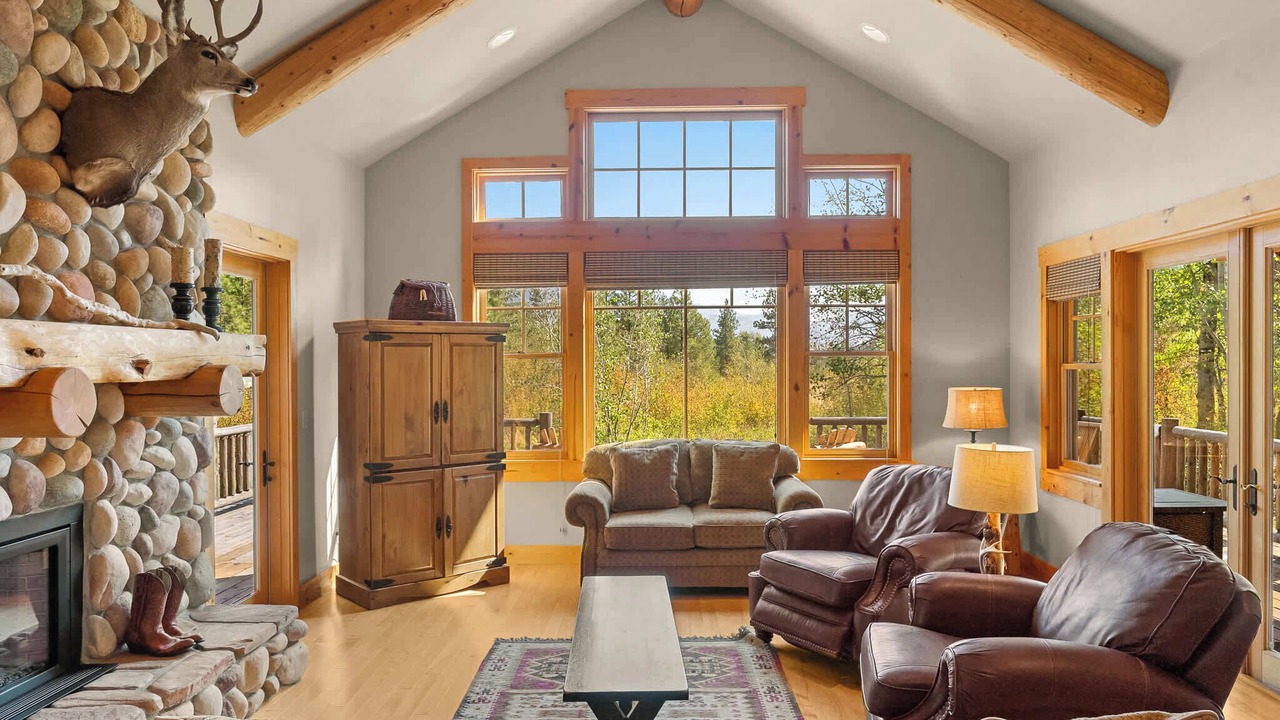 Photo of Livingroom in Mazama