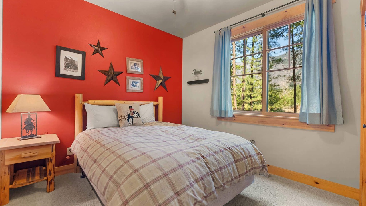 Photo of Bedroom in Mazama