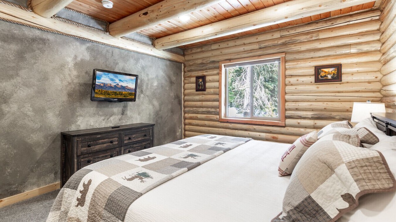 Photo of Bedroom in West Yellowstone