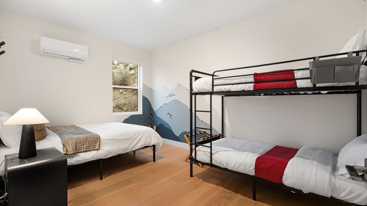 Photo of Bedroom in Trestle Creek
