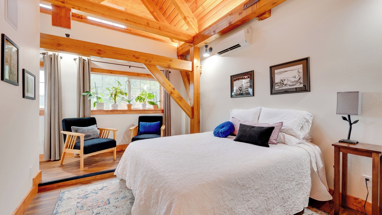 Photo of Bedroom in Lewis County
