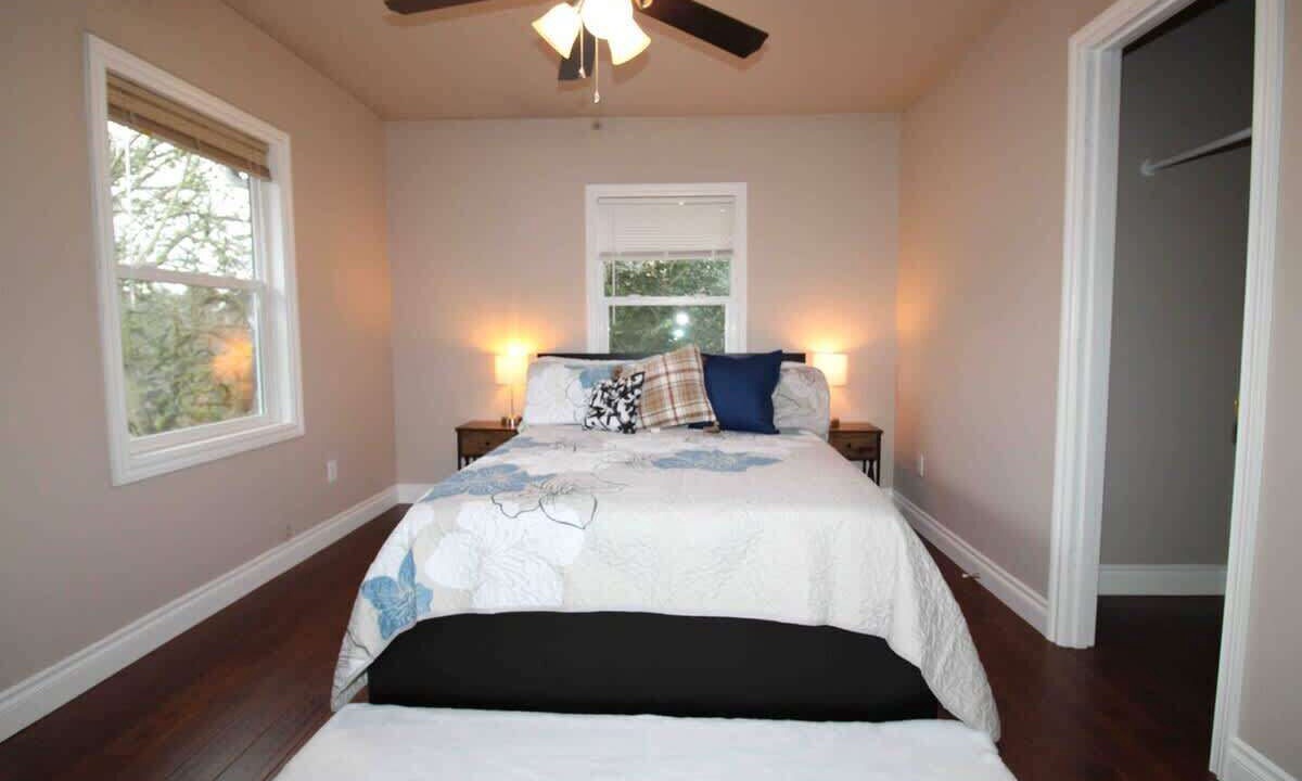 Photo of Bedroom in University District