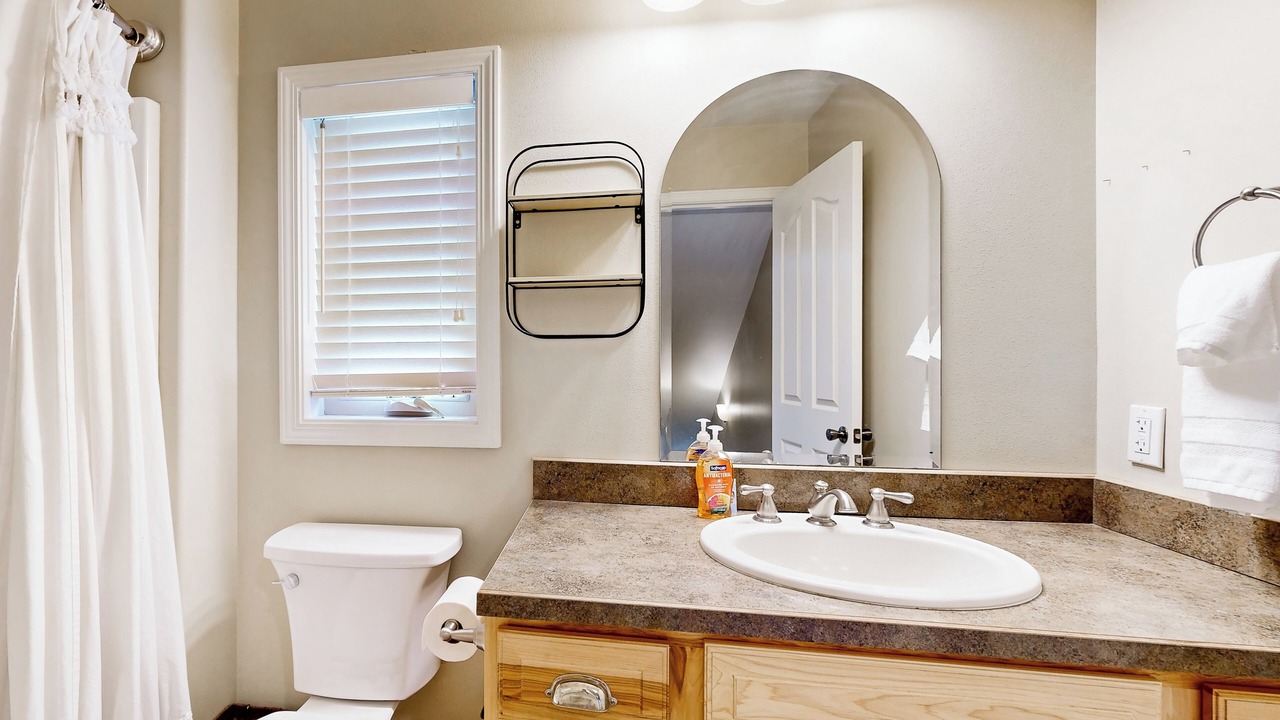 Photo of Bathroom in Klamath Falls