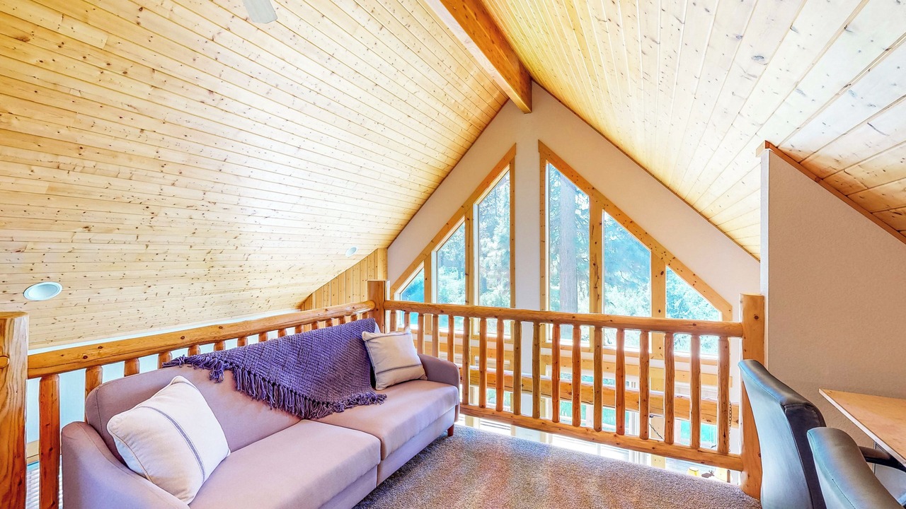 Photo of Livingroom in Klamath Falls