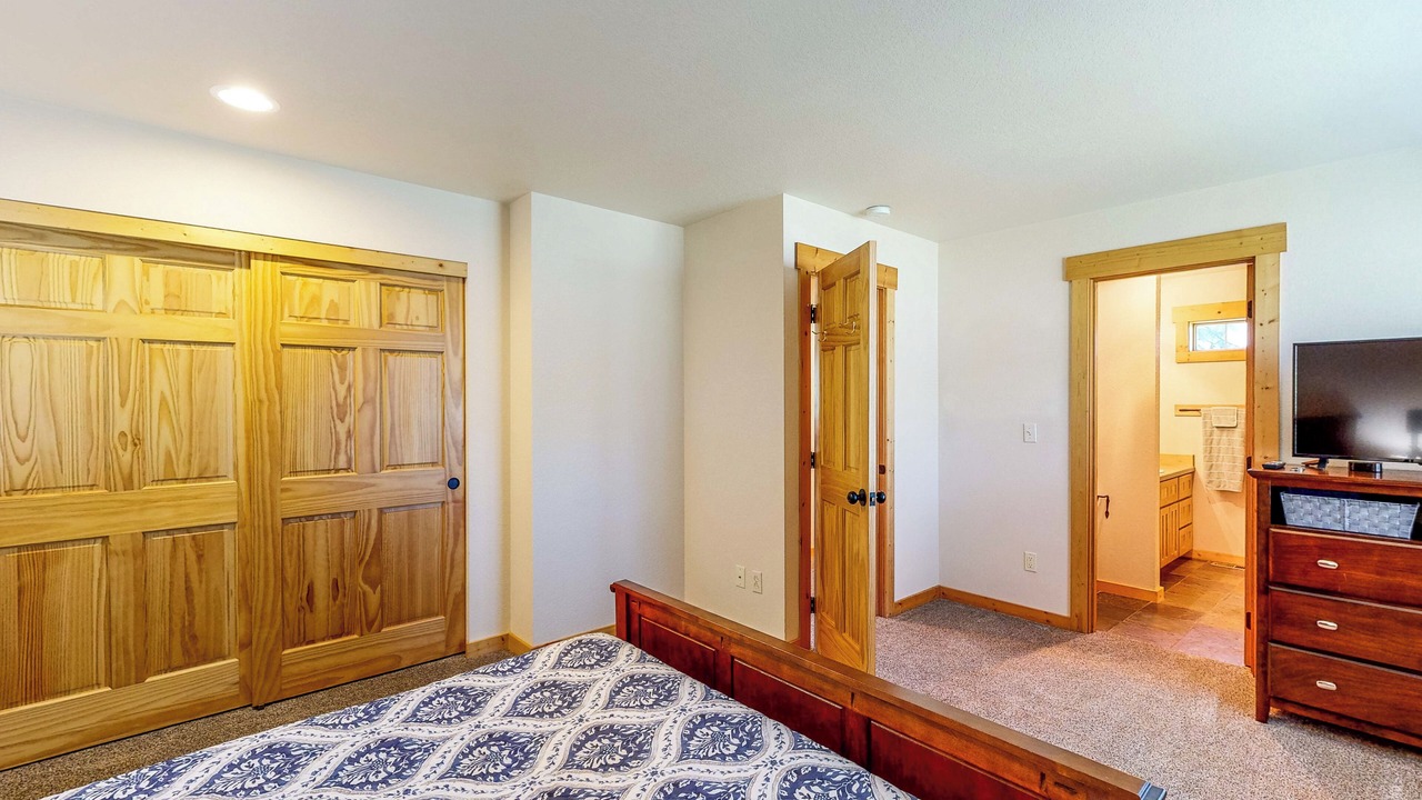 Photo of Bedroom in Klamath Falls
