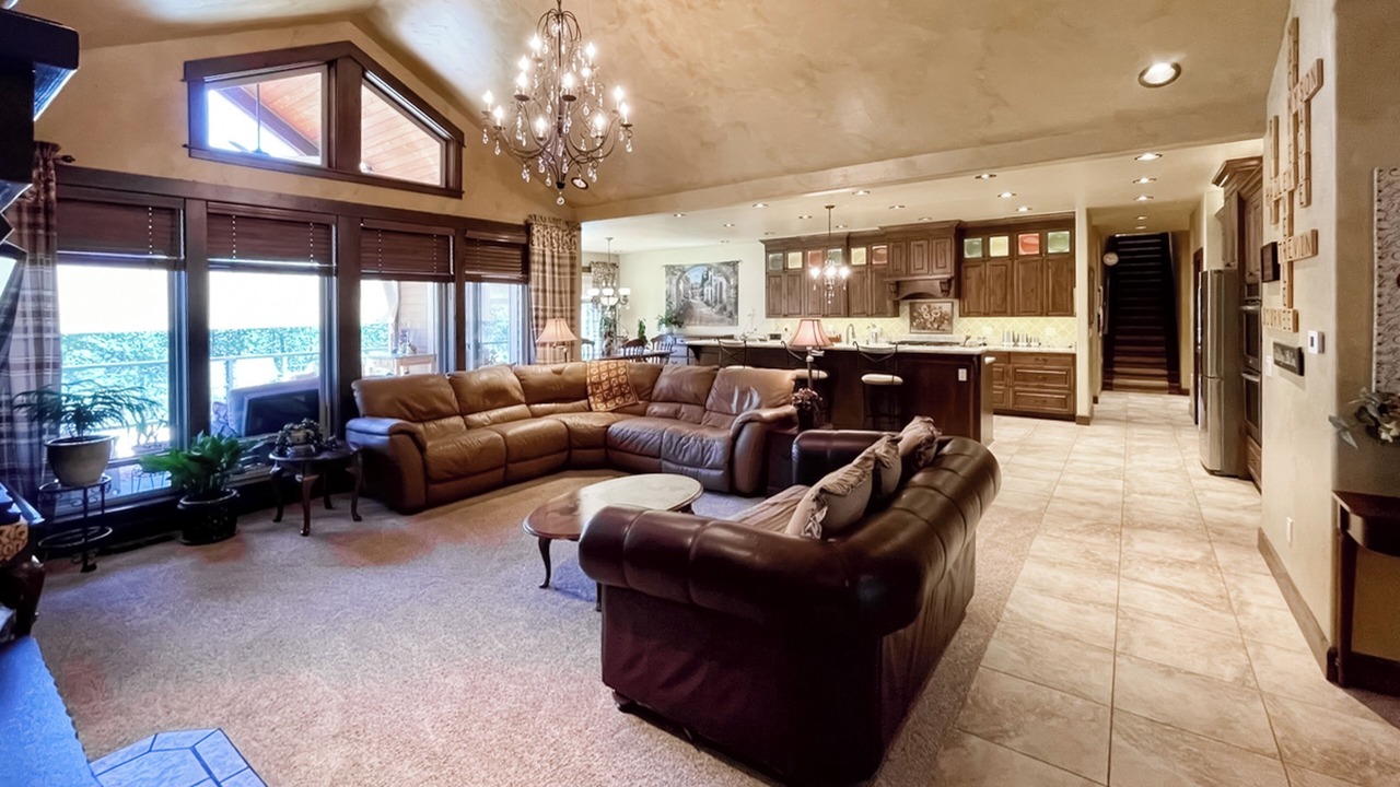 Photo of Livingroom in Oregon Water Wonderland
