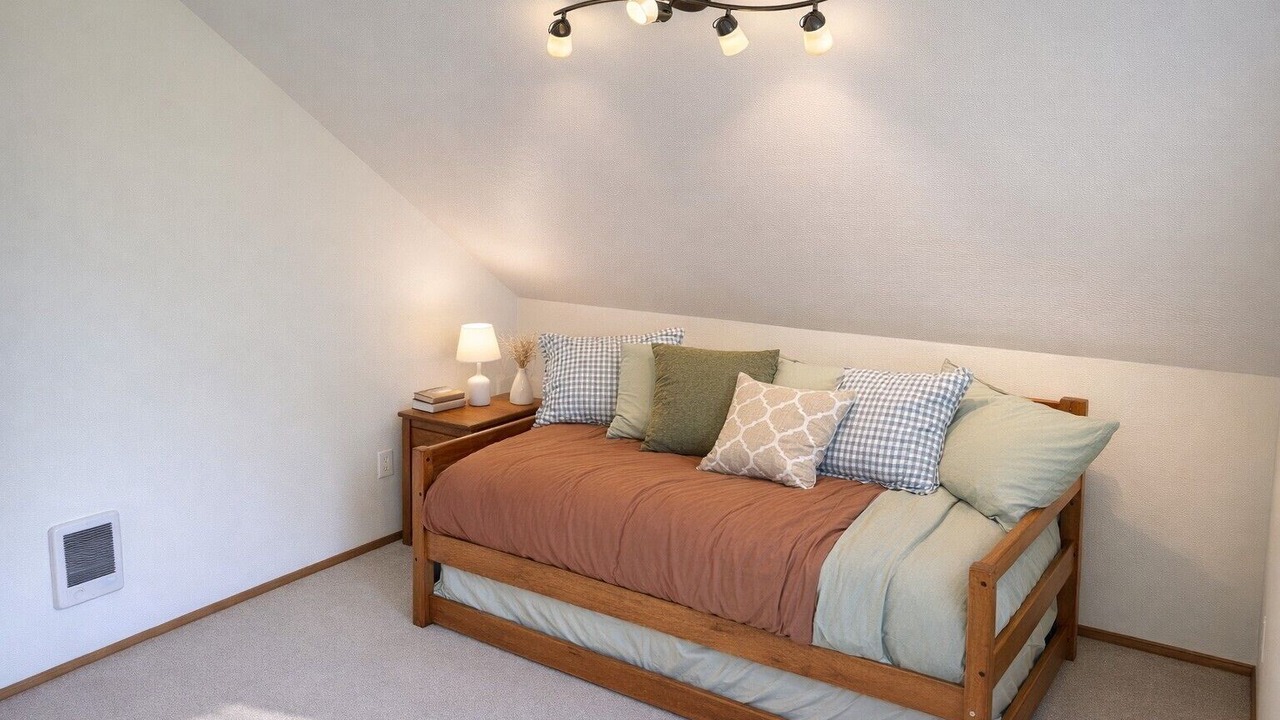 Photo of Bedroom in Coupeville