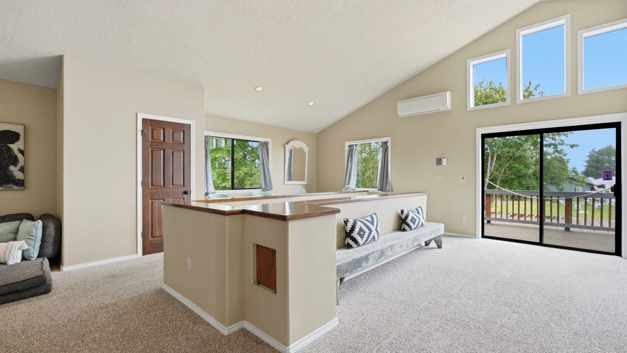 Photo of Livingroom in McMinnville