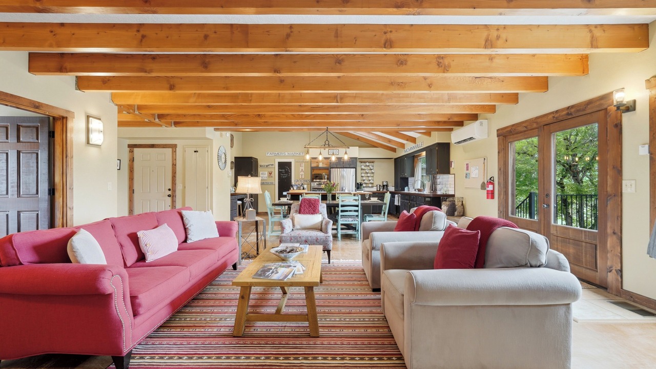 Photo of Livingroom in McMinnville